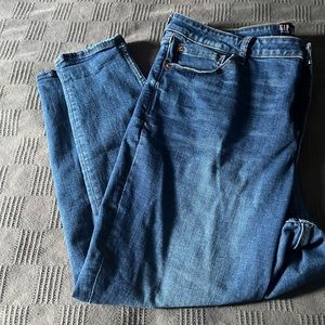 GAP UNIVERSAL JEGGING SHORT